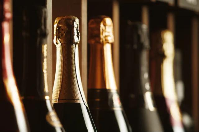 Champagne Alternatives You Should Try for the Holiday Season