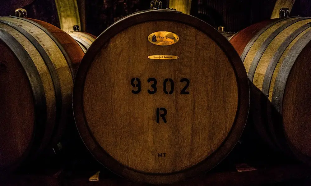 Aging in French oak barrels adds moreish notes of vanilla and toast to White Bordeaux wines 