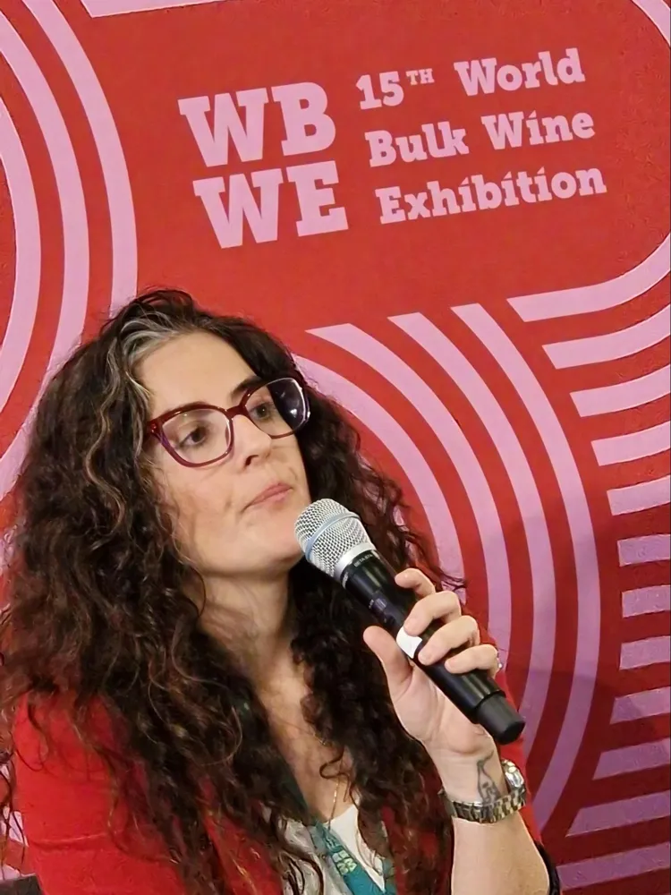 Irem Eren from BevZero talking about No - & Low (Credit: Lotte Gabrovits)