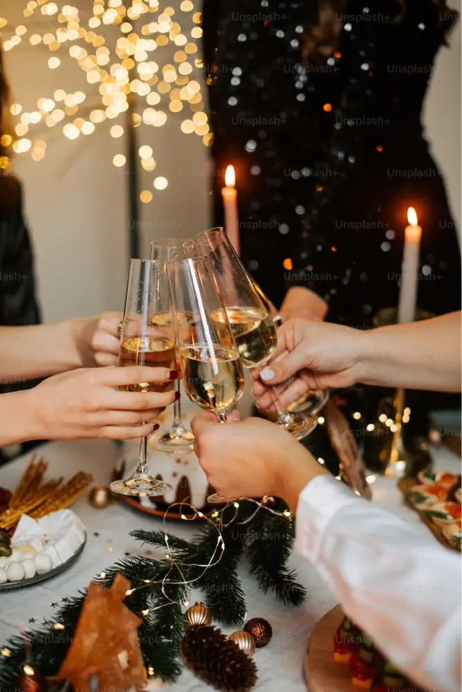 Prepare a wine-themed party to have fun with your friends this holiday season! (Photo: Kateryna Hliznitsova, Unsplash)