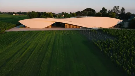 The new, modern wine cellar of Château Cheval Blanc (Photo: Château Cheval Blanc, chateau-cheval-blanc.com)