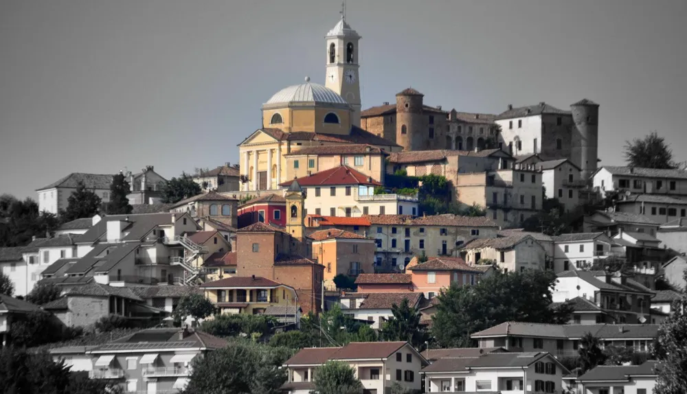 The best wines come from the most beautiful landscapes, such as the beautiful village of Asti. (Photo: hauwald-pictures/stock.adobe.com)