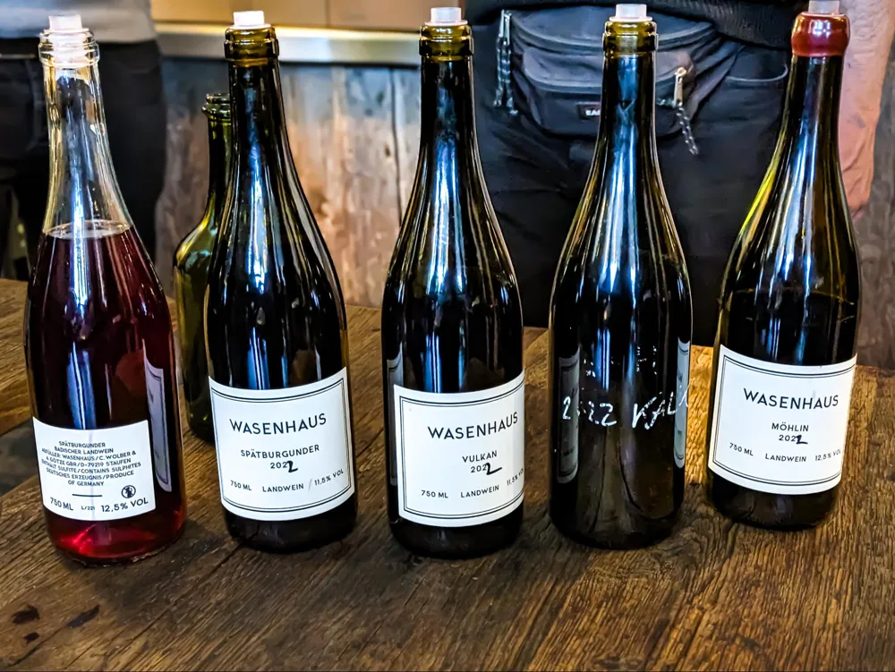 Tasting of Spatburgunder wines from Wasenhaus from Baden, featuring different labels from different soil types (Photo: Sylvia Ba)