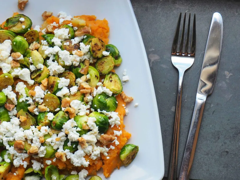 Brussels sprouts with goat cheese, walnuts & pumpkin is lovely to pair with Sancerre (Photo: Mette van der Linden, Unsplash)