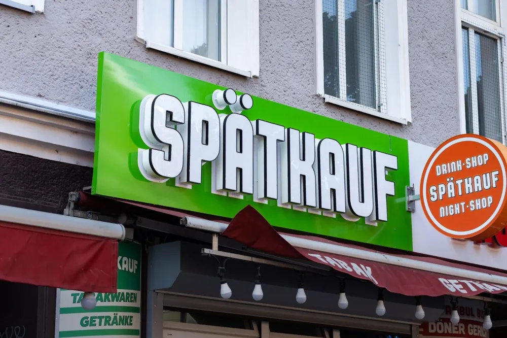 Spätkauf, a beacon of hope. Always open, always serving. (Photo: Felix Geringswald/stock.adobe.com)
