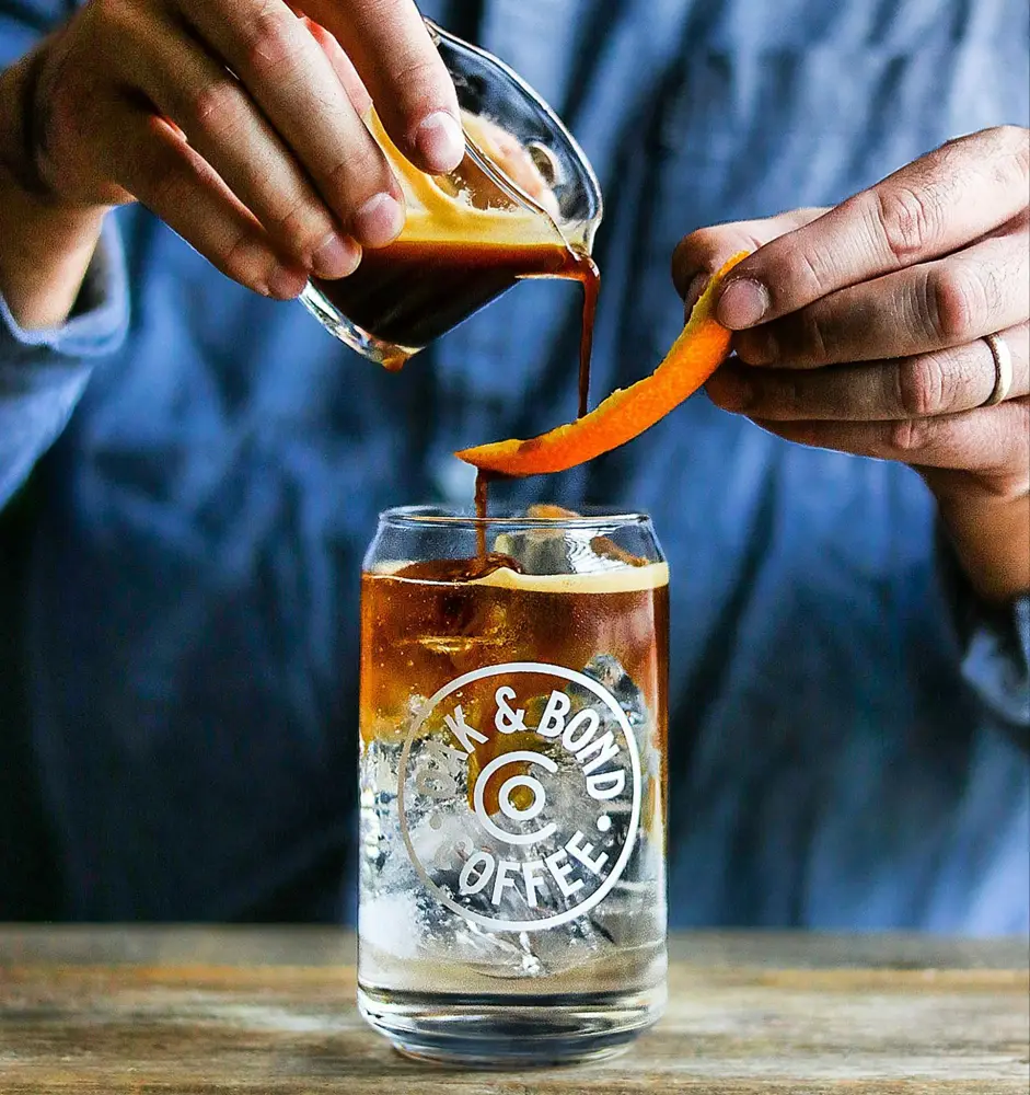 The range of non-alcoholic alternatives is numerous (Photo: Oak & Bond Coffee Co., unsplash.com)