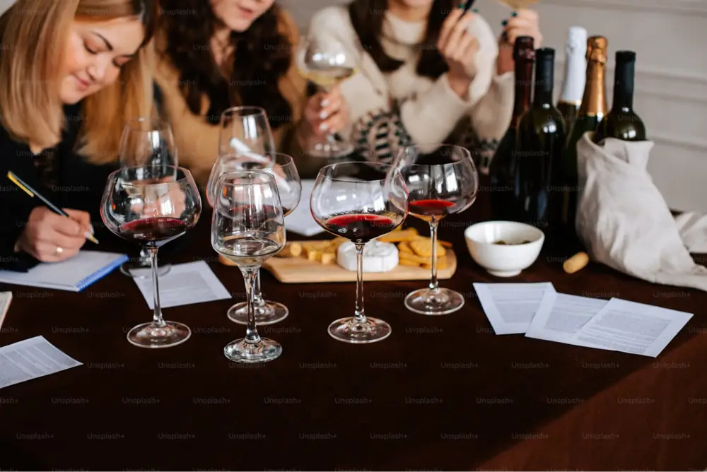 Learning how to assess the quality of wine (Photo: Kateryna Hliznitsova, Unsplash.com)