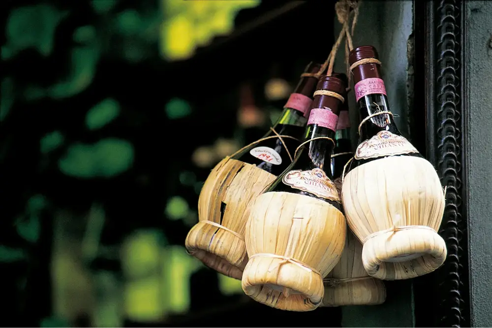 The traditional Chianti in fiasco bottles (DEA/G.COZZI, Getty Images)