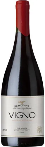 Bottle of De Martino Vigno (Vignadores de Carignan) Carignanwith label visible