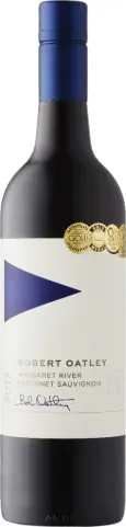 Bottle of Robert Oatley Signature Cabernet Sauvignonwith label visible